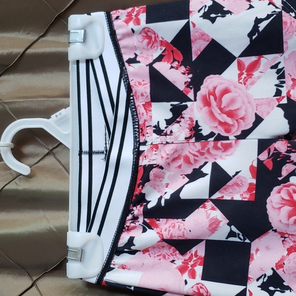 VGUC- Nike Dri-Fit ‘Tokyo’ Floral Active Legging - Picture 5 of 8